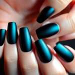 czarne matowe paznokcie