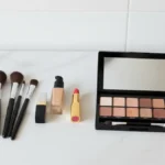 Eyeliner w żelu czy w płynie - trwałość i precyzja - hero image